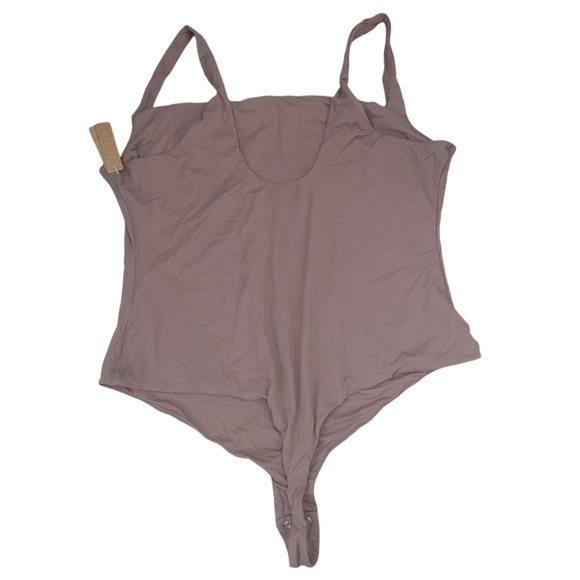 SKIMS Square Neck Thong Bodysuit - Picture 3 of 11